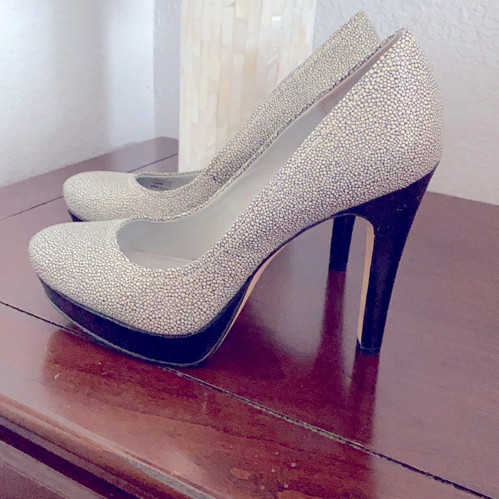 Elegant & secy Calvin heels.